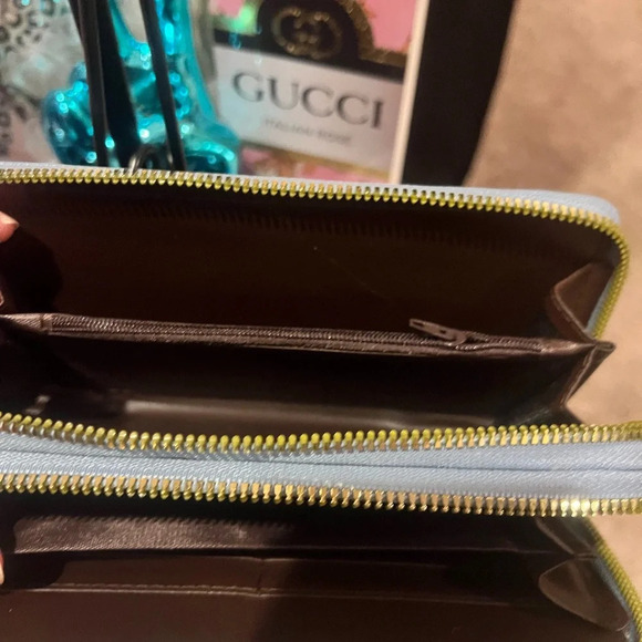 Blush Kiss NWT Women's Light Blue Soft Faux Leather Wallet with Gold Hardware - Picture 5 of 6